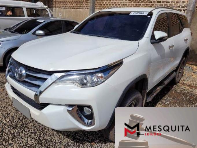 TOYOTA HILUX SW4 19/19