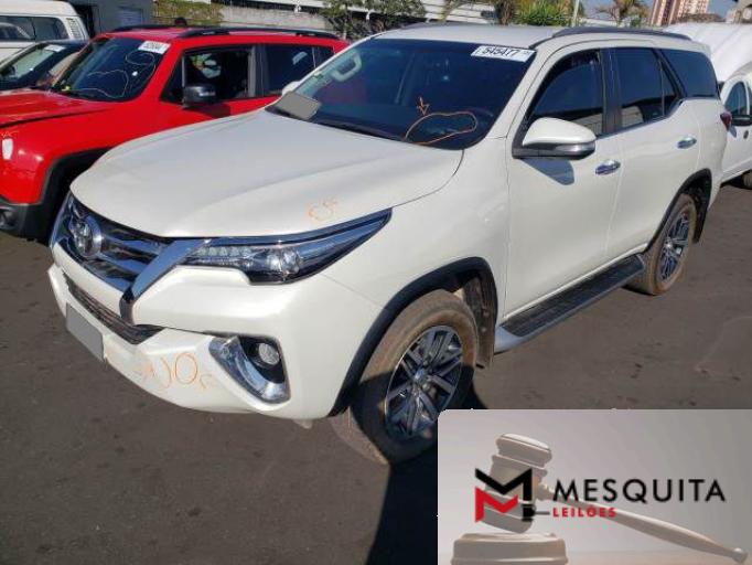 TOYOTA HILUX SW4 16/16