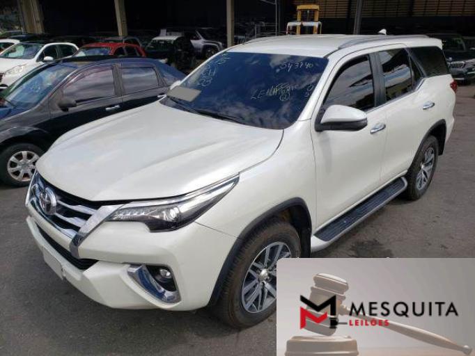 TOYOTA HILUX SW4 18/18